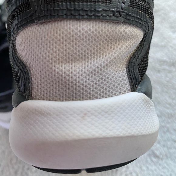 USED NIKE SHOES - Picture 12 of 16